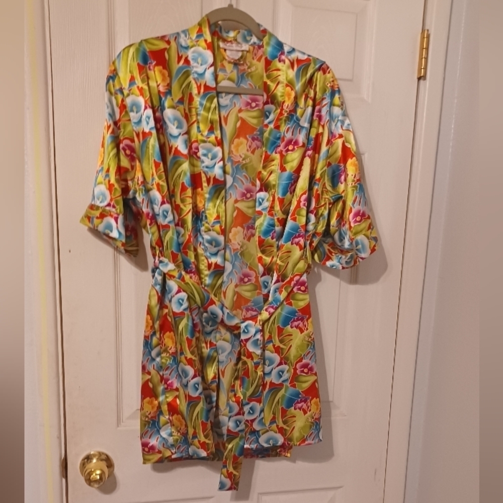 Miss Fifi robe, size L.